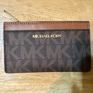 Michael Kors Small zip card case/ bifold wallet NWT
